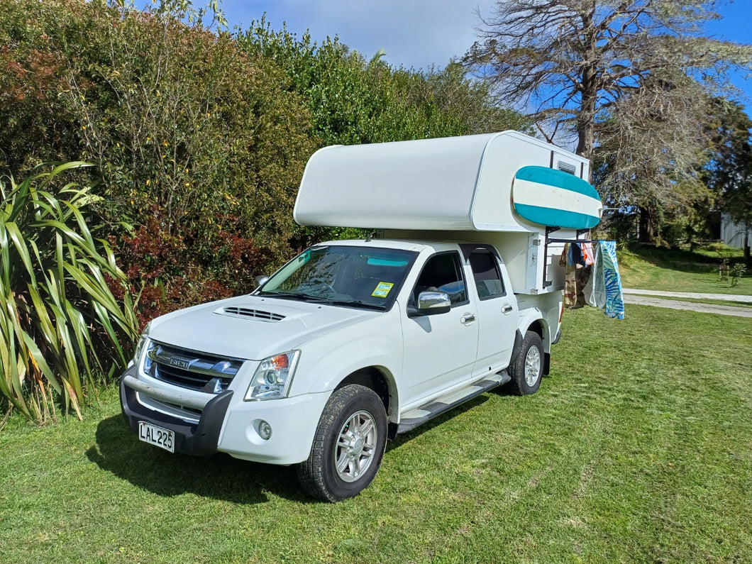 Side mount cargo racks for motorhomes and caravans